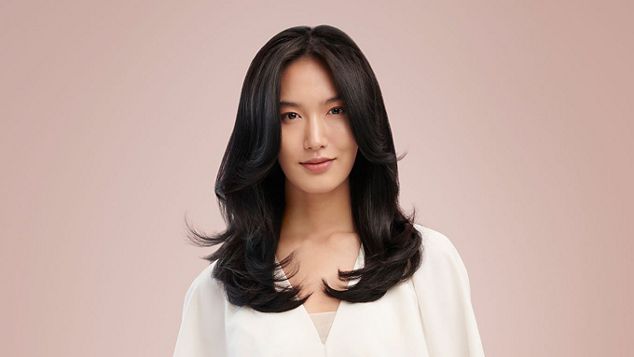 Cheveux lisses et pointes recourbées
